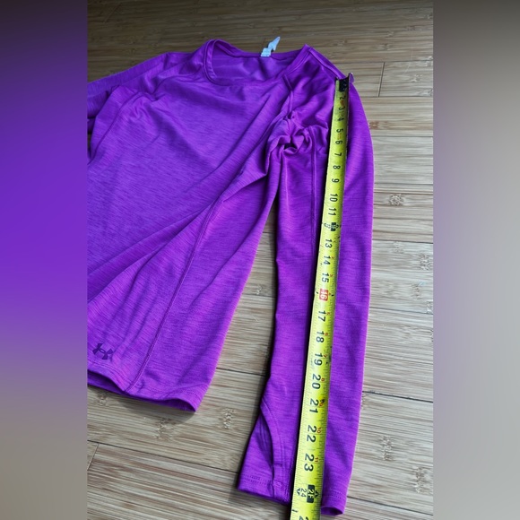 Under Armour Athletic Top Long Sleeve Women’s Small Thumb Holes size M - Picture 8 of 9